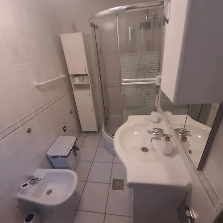 Lavandula דירה Kruševo